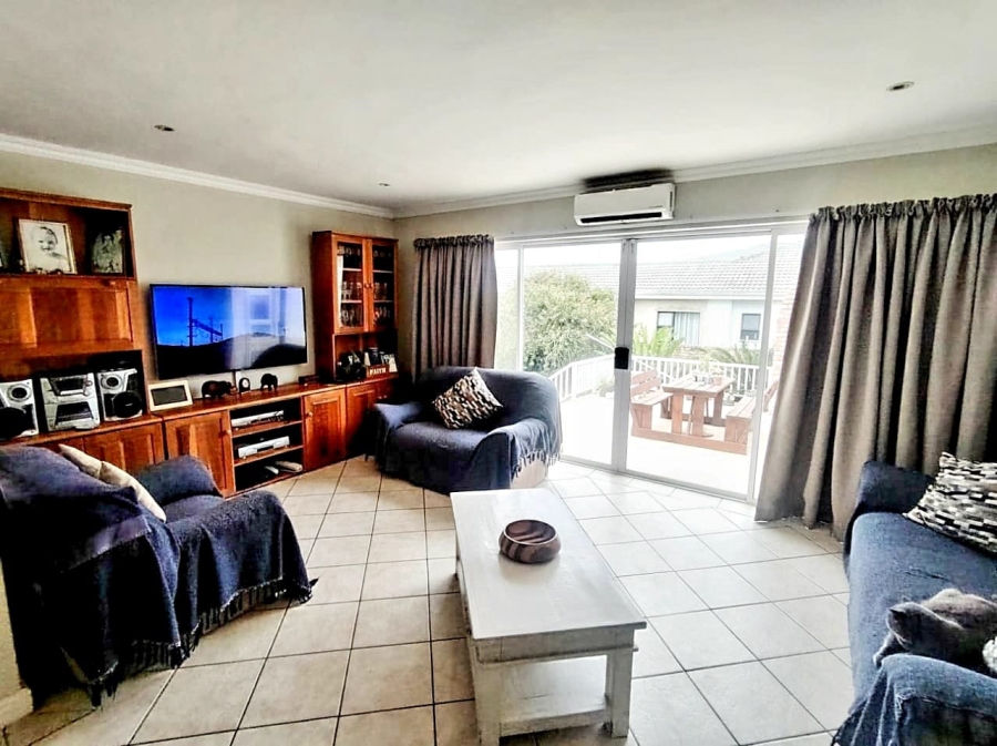 6 Bedroom Property for Sale in Kidds Beach Eastern Cape